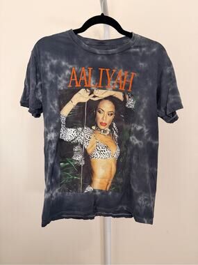 Ripple Junction Aaliyah Graphic Tie-Dye Tee M